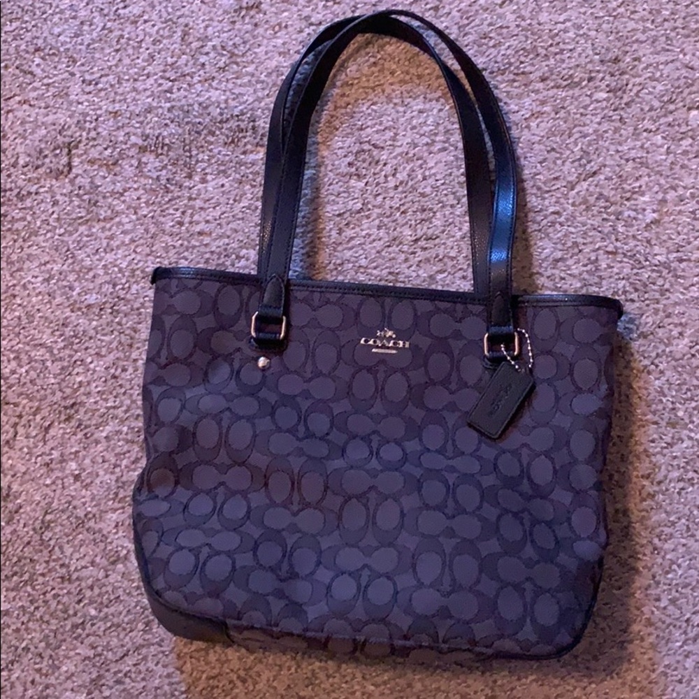 Black Coach purse. Shoulder. Hardly used!
